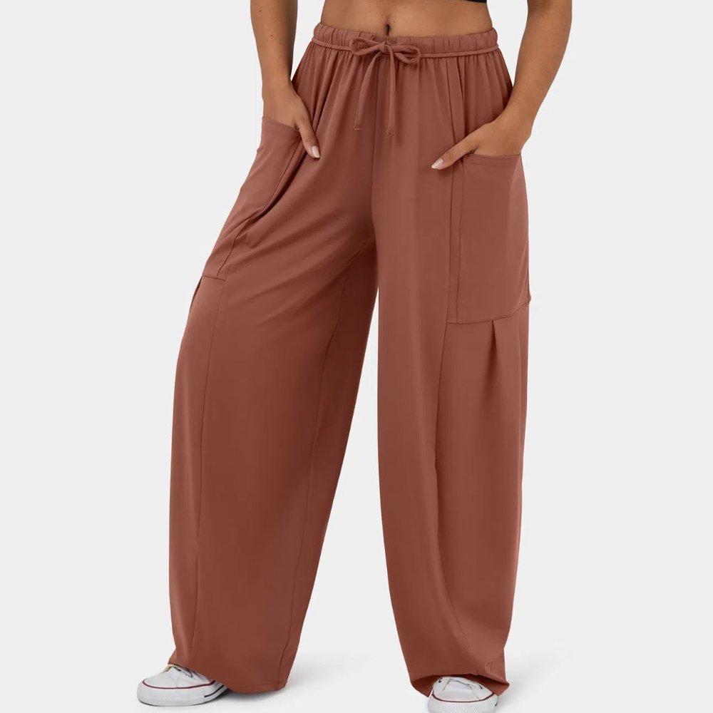 Halara Mid-Rise Elastic Waistband Palazzo Flowy Wide Leg Pants in Maple Syrup M